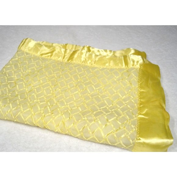 Vintage MCM Acrylic Baby Blanket, Yellow, Satin Trim, 35in x 48in nursery crib - Picture 7 of 7